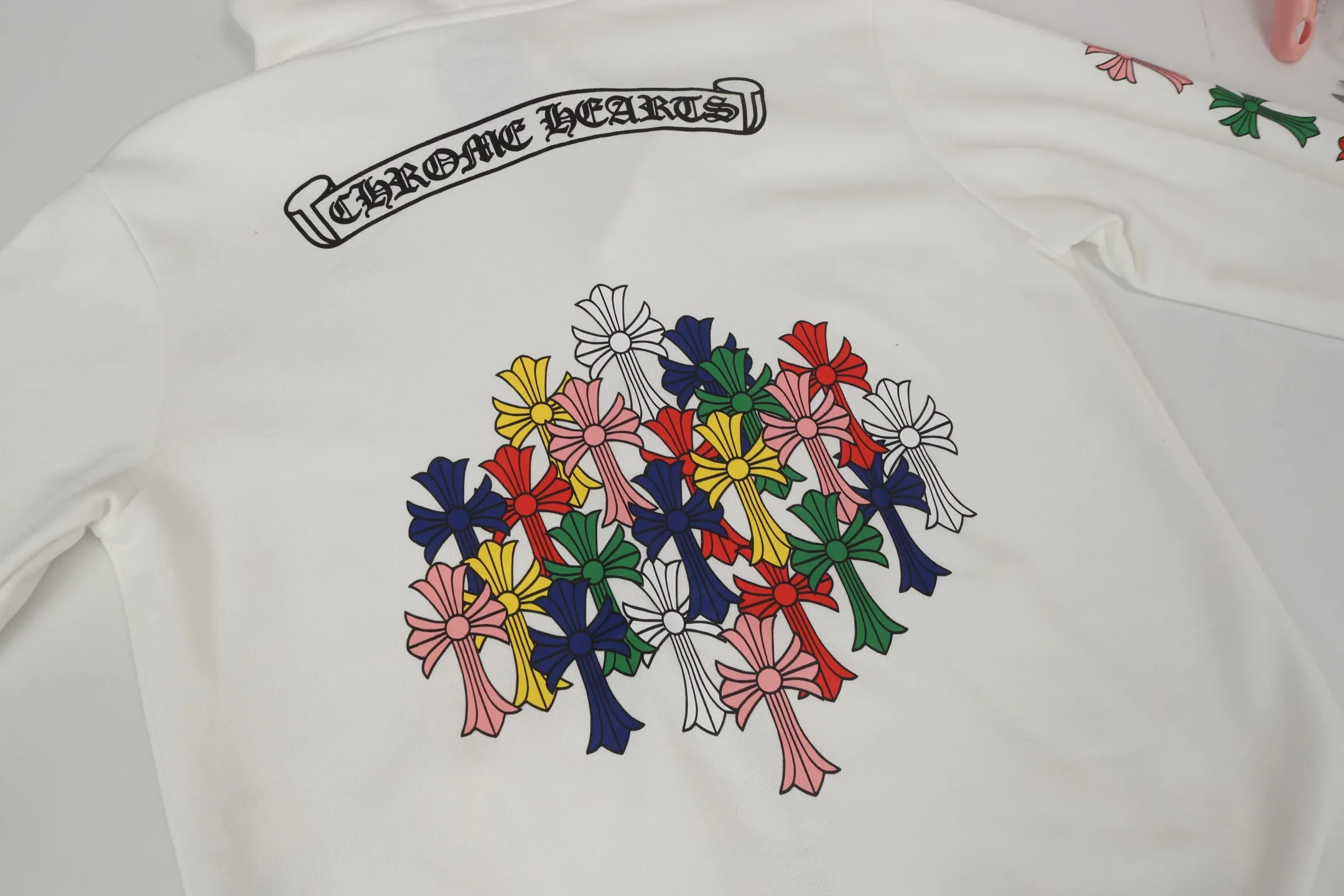 P250 cross-border model, please do not place an order if you are pursuing quality - Chrome Hearts/Chrome Hearts Colorful Cross ✝️ Printed zipper sweatshirt cardigan jacket - High weight, high density and high quality. The wool is soft, delicate and skin-friendly. It feels soft and silky. It has excellent warmth and skin-friendly properties - Custom-woven and dyed, no color difference. No matter the fabric or workmanship details, it beats the ordinary version on the market - Hardware zipper accessories are all customized, full of details - Color: black white -Size: S M L XL